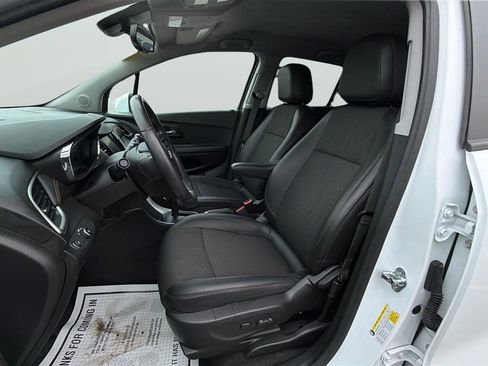 Used 2022 Chevrolet Trax LT w/ LT Convenience Package AWD/4WD image 28