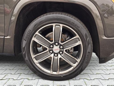 Used 2019 GMC Acadia Denali w/ Technology Package FWD image 3