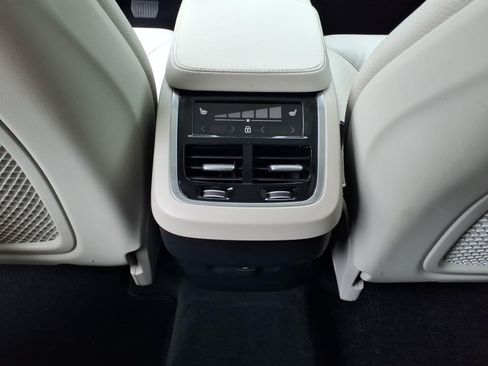Certified 2025 Volvo XC90 B6 Plus w/ Protection Package Premier AWD/4WD image 6