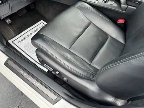 Used 2013 Toyota Avalon Limited w/ Technology Pkg FWD image 9