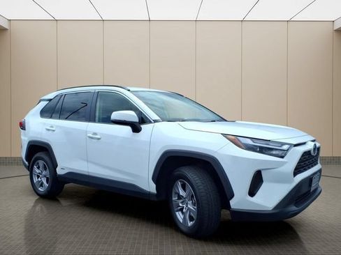 Used 2022 Toyota RAV4 XLE AWD/4WD image 4