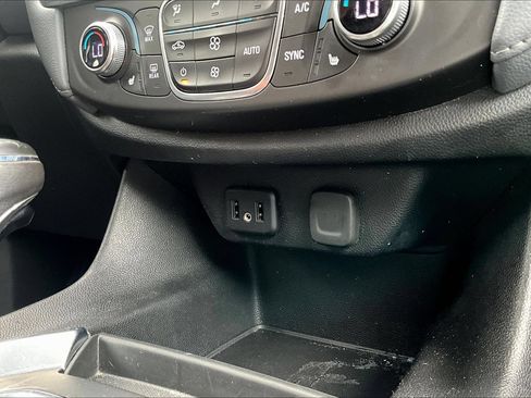 Used 2019 Chevrolet Traverse LT w/ LT Premium Package AWD/4WD image 16