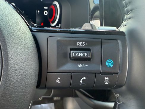 Used 2025 Nissan Pathfinder Platinum image 39