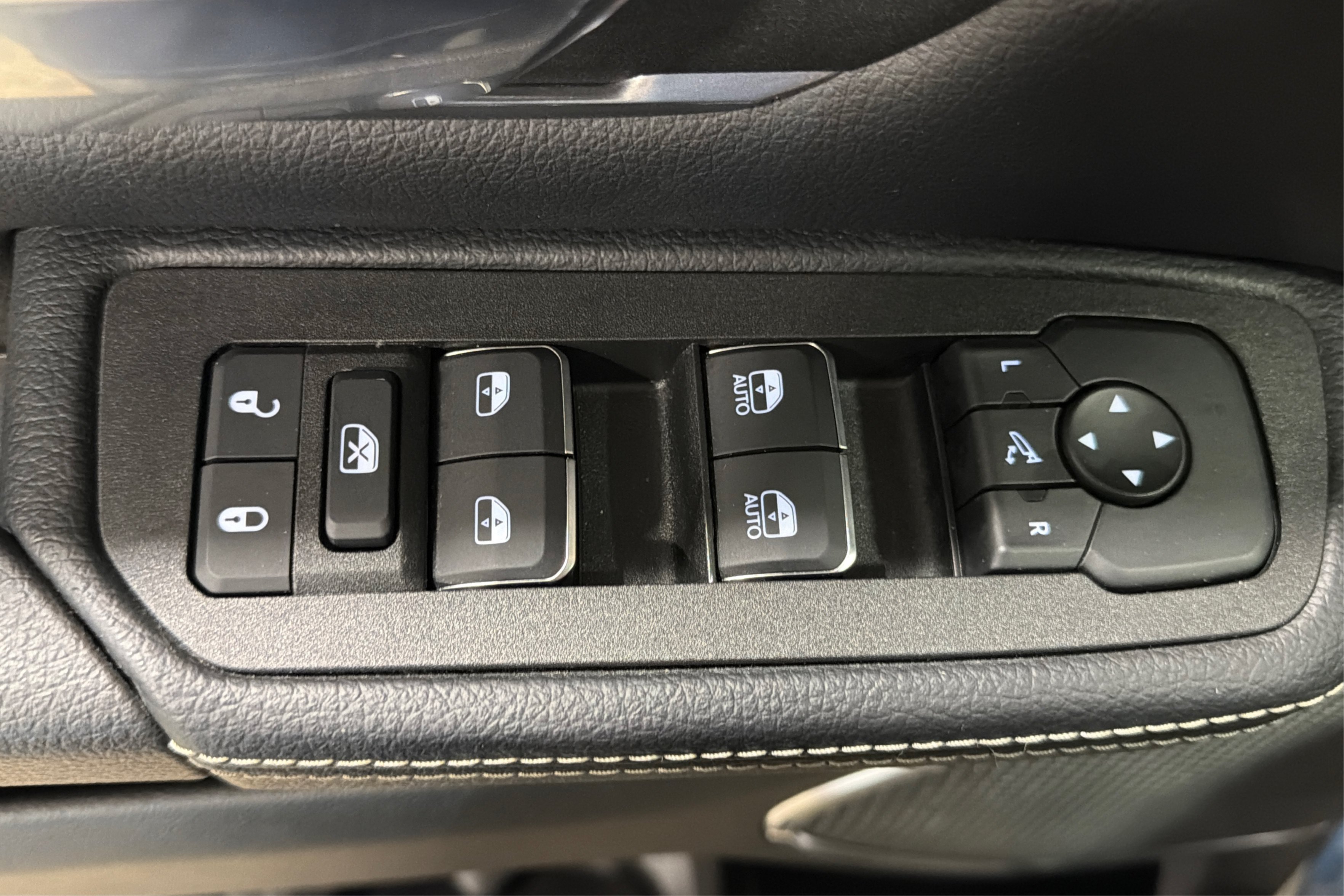 Used 2026 RAM 1500 Laramie AWD/4WD image 16