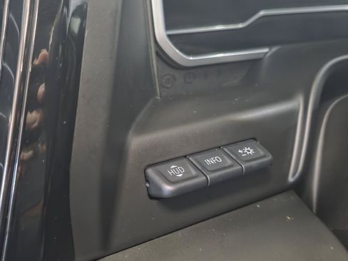 Used 2022 GMC Sierra 1500 AT4 w/ AT4 Premium Package AWD/4WD image 16