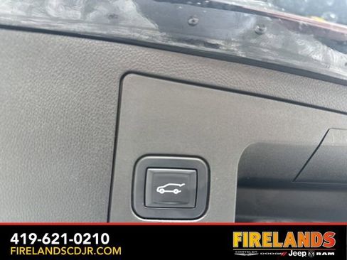 Used 2020 Cadillac XT4 Premium Luxury image 16