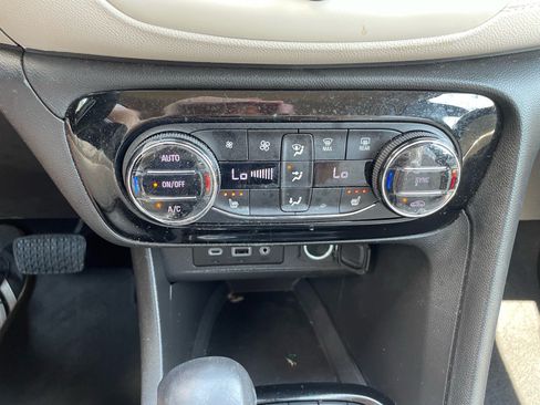 Used 2022 Buick Encore GX Select w/ Advanced Technology Package FWD image 11