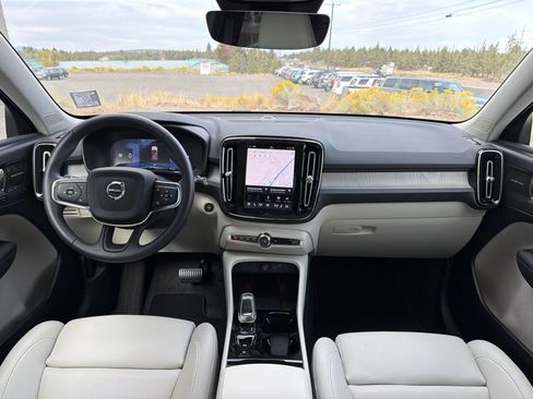 Used 2025 Volvo XC40 B5 Ultra AWD/4WD image 10