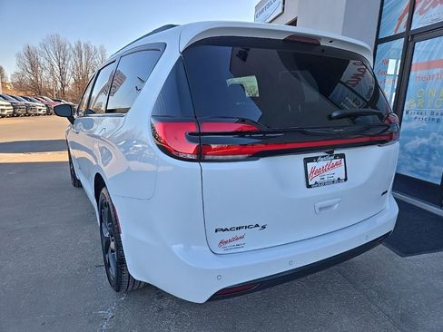New 2026 Chrysler Pacifica Select w/ S Appearance Package image 8