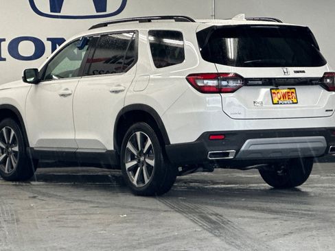 New 2025 Honda Pilot Touring image 5