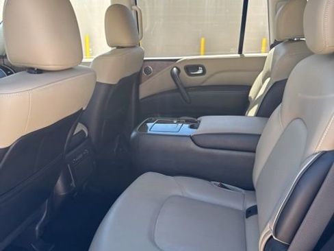 Used 2023 INFINITI QX80 Premium Select w/ All-Season Package image 8