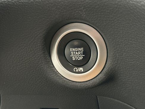 Used 2021 Chrysler Pacifica Pinnacle image 24