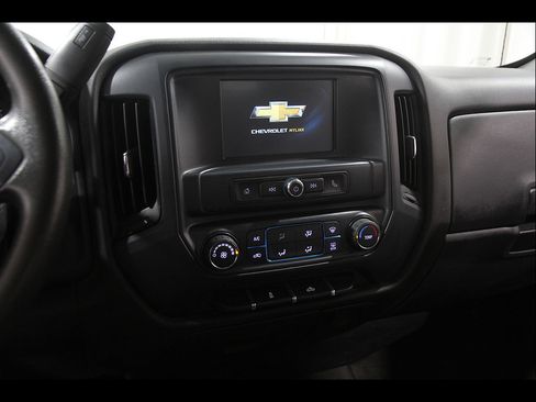 Used 2018 Chevrolet Silverado 1500 Custom w/ Custom Convenience Package AWD/4WD image 9