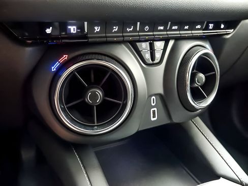 Used 2025 Chevrolet Blazer LT FWD image 18