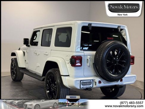 Used 2022 Jeep Wrangler Unlimited Sahara AWD/4WD image 5