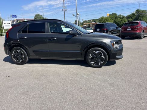Used 2024 Kia Niro Wind FWD image 2