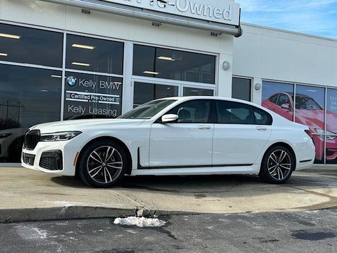 Certified 2022 BMW 740i xDrive w/ M Sport Package image 5