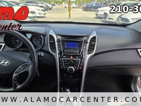 Used 2016 Hyundai Elantra GT FWD image 17