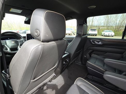 Used 2023 Chevrolet Suburban Premier image 27