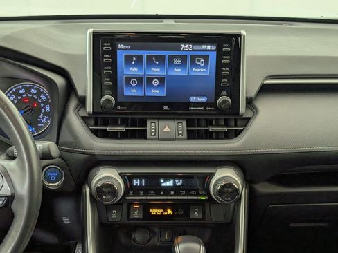 Used 2021 Toyota RAV4 XLE Premium image 33