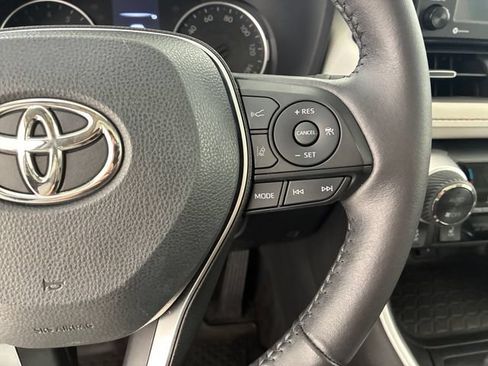 Used 2022 Toyota RAV4 XLE Premium AWD/4WD image 24