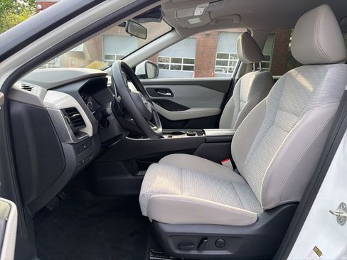 Used 2023 Nissan Rogue SV AWD/4WD image 13