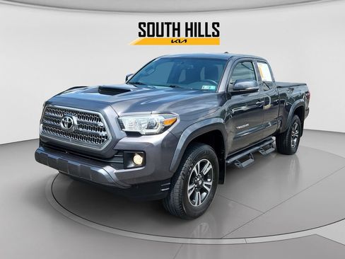 Used 2017 Toyota Tacoma TRD Sport w/ Tow Package (A/T) AWD/4WD image 1