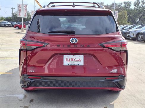 Used 2021 Toyota Sienna XSE image 6