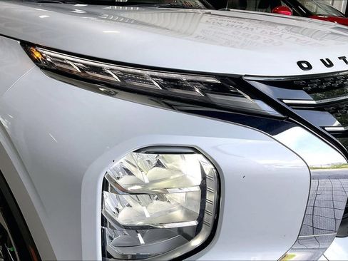 Used 2024 Mitsubishi Outlander SE FWD image 25
