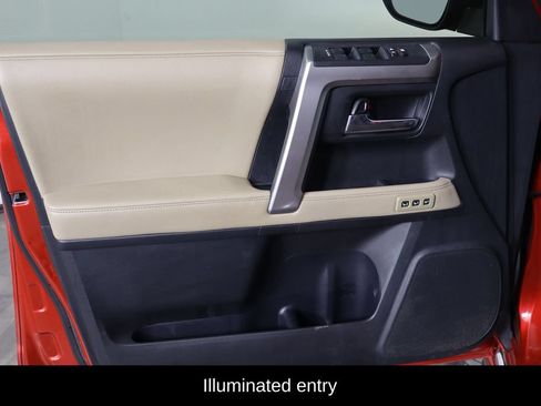 Used 2016 Toyota 4Runner Limited AWD/4WD image 18