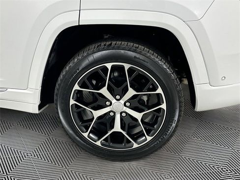 Certified 2024 Jeep Grand Cherokee Summit image 25
