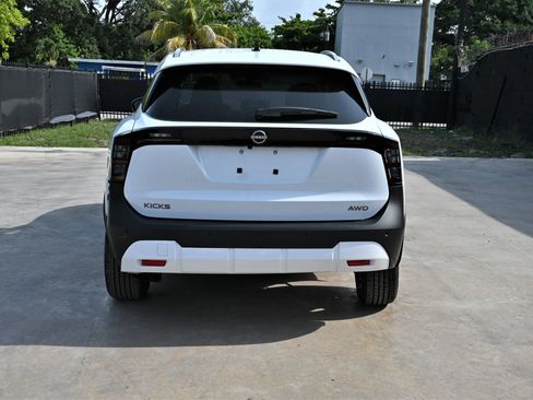 Used 2026 Nissan Kicks SV AWD/4WD image 4