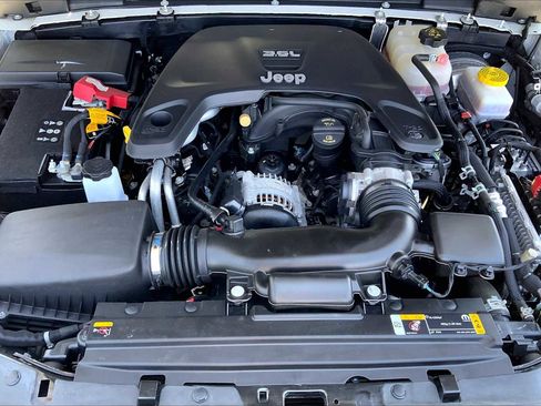 Used 2021 Jeep Wrangler Unlimited Sahara AWD/4WD image 31