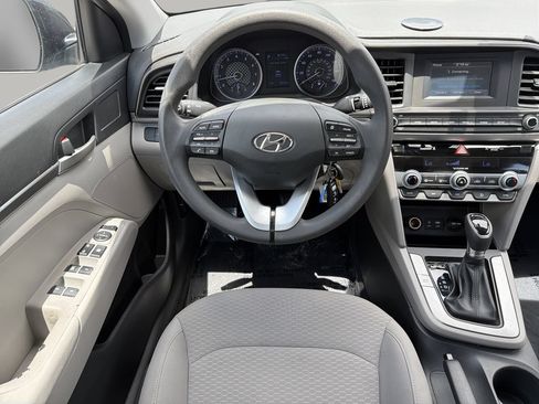 Used 2020 Hyundai Elantra SE FWD image 12