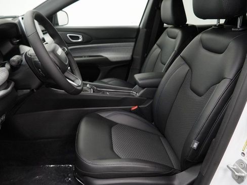 New 2026 Jeep Compass Latitude image 15