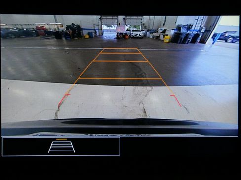 Used 2023 GMC Acadia SLE FWD image 18