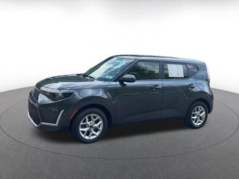Used 2025 Kia Soul LX w/ LX Technology Package FWD image 8