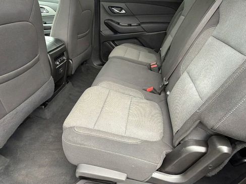 Used 2023 Chevrolet Traverse LT FWD image 16