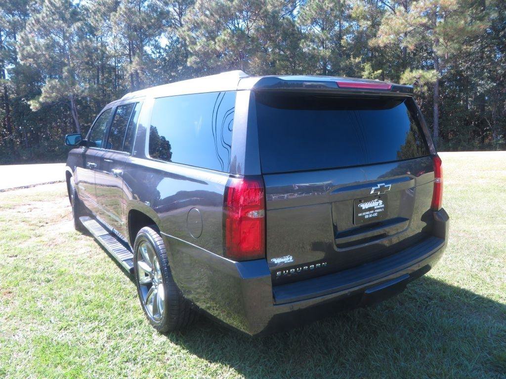 Used 2018 Chevrolet Suburban LT w/ LT Signature Package AWD/4WD image 8