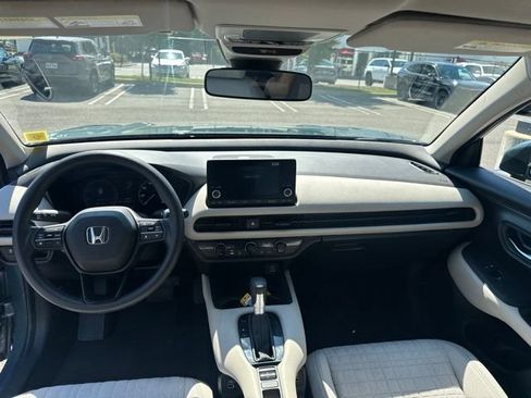Used 2023 Honda HR-V LX image 15