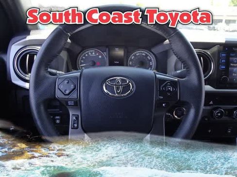 Used 2017 Toyota Tacoma TRD Sport RWD image 25