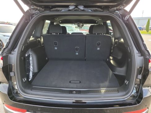 New 2025 Jeep Grand Cherokee Laredo w/ Luxury Tech Group I image 9