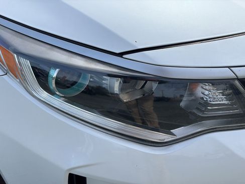 Used 2017 Kia Optima Premium FWD image 12