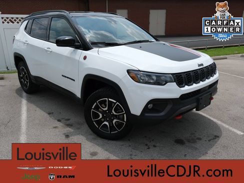 Used 2025 Jeep Compass Trailhawk AWD/4WD image 1