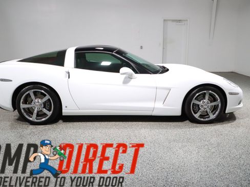 Used 2009 Chevrolet Corvette Coupe w/ Z51 Performance Package RWD image 6