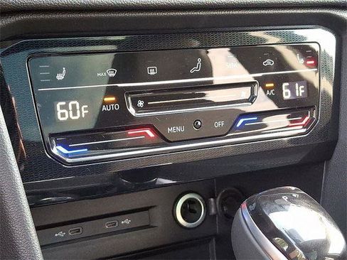 New 2025 Volkswagen Taos SE image 13