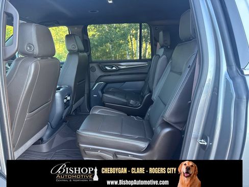 Used 2022 GMC Yukon XL Denali w/ Advanced Technology Package AWD/4WD image 15