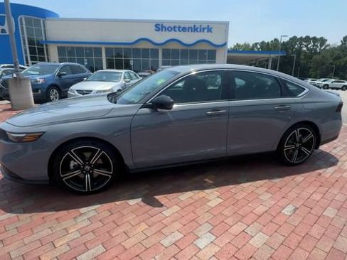 Used 2025 Honda Accord Sport image 7