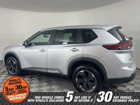 Used 2025 Nissan Rogue SV image 8