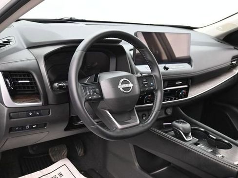 Used 2025 Nissan Rogue Platinum w/ Platinum Premium Package FWD image 16